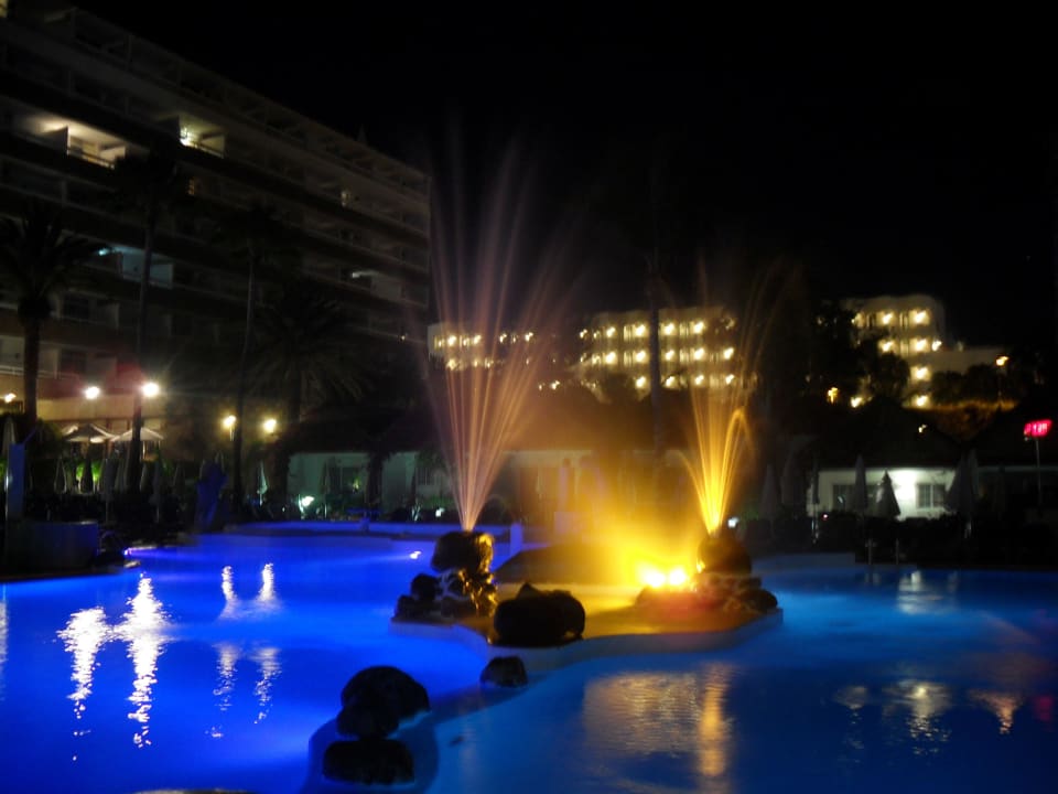 Pool bei Nacht (Wechselnde Farben) Bull Costa Canaria & Spa - Adults only