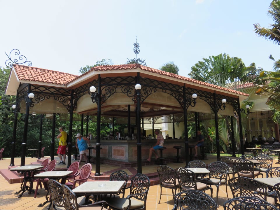 Bar vorm Theater Hotel Riu Tequila