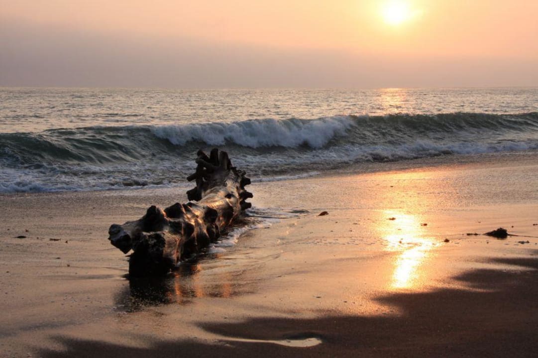 Strand in Abendstimmung Hotel FogCatcher Inn