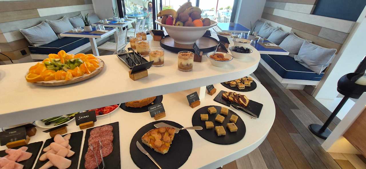 Gastro Semeli Coast Mykonos Curio Collection by Hilton