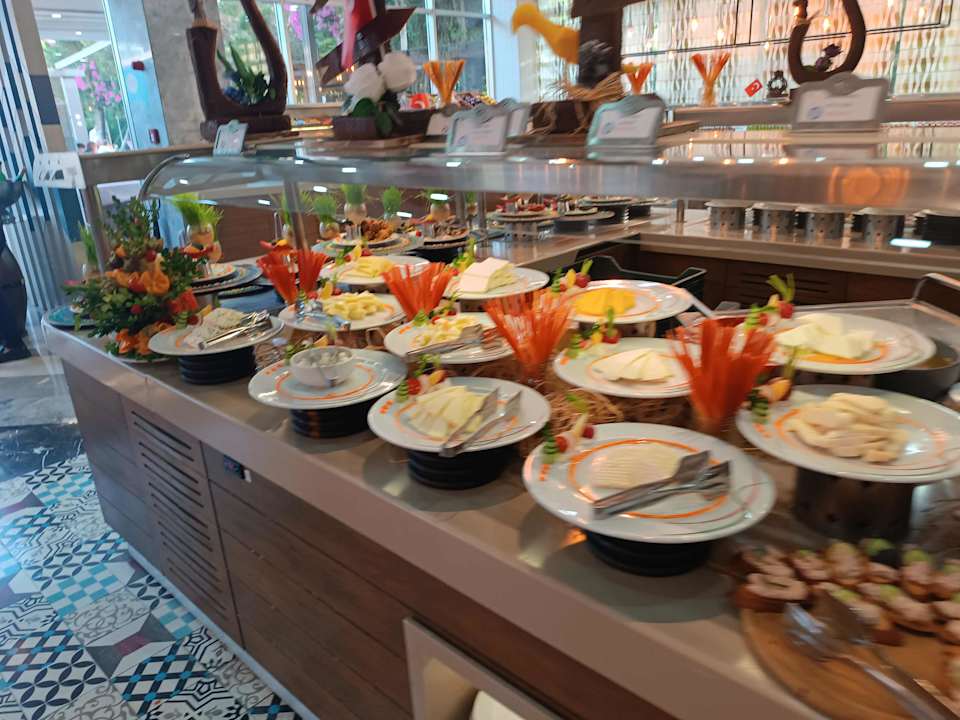 Gastro Saturn Palace Resort Hotel