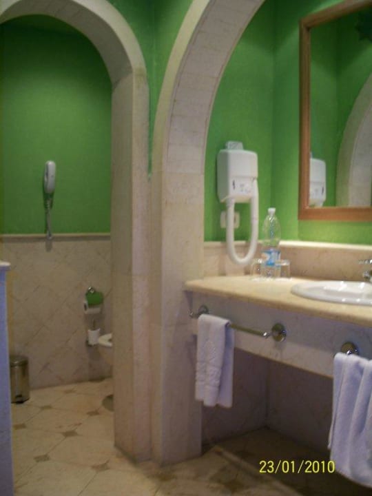 Bad mit teilweise abgetrenntem WC-Bereich Makadi Palace