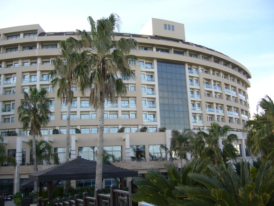 Das Hotel von der Anlage aus fotografiert Fame Residence Lara & Spa