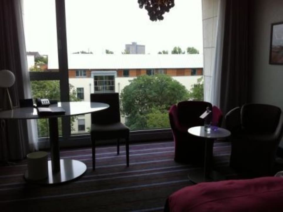 Schreibtisch mit Sitzgelegenheiten Radisson Blu Hotel Media Harbour