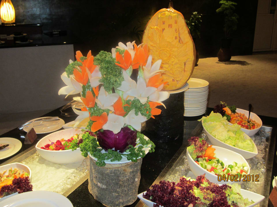 Büffet Vilamendhoo Island Resort & Spa