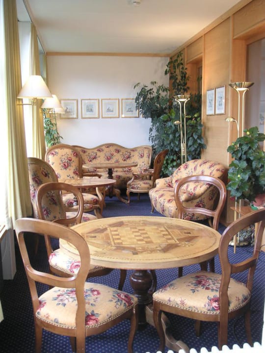 Salon Hotel Bellevue - Traditonal Swiss Hideaway