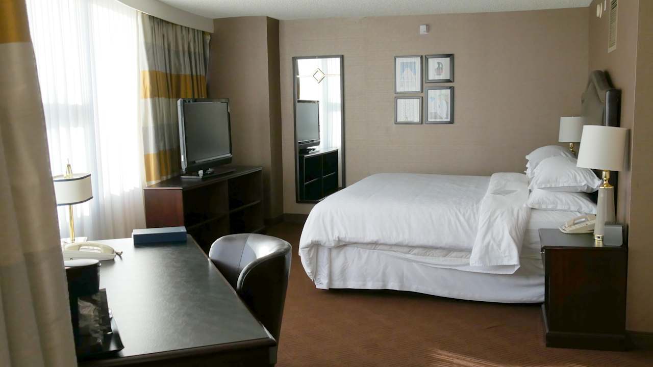 Zimmer Sheraton Cerritos Hotel at Towne Center