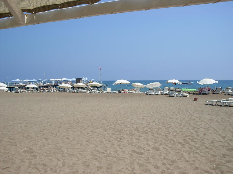 Strand Hotel Miracle Resort