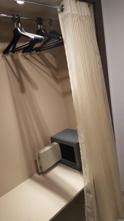 "Kleiderschrank" mit Safe Bahía de Alcúdia Hotel & Spa