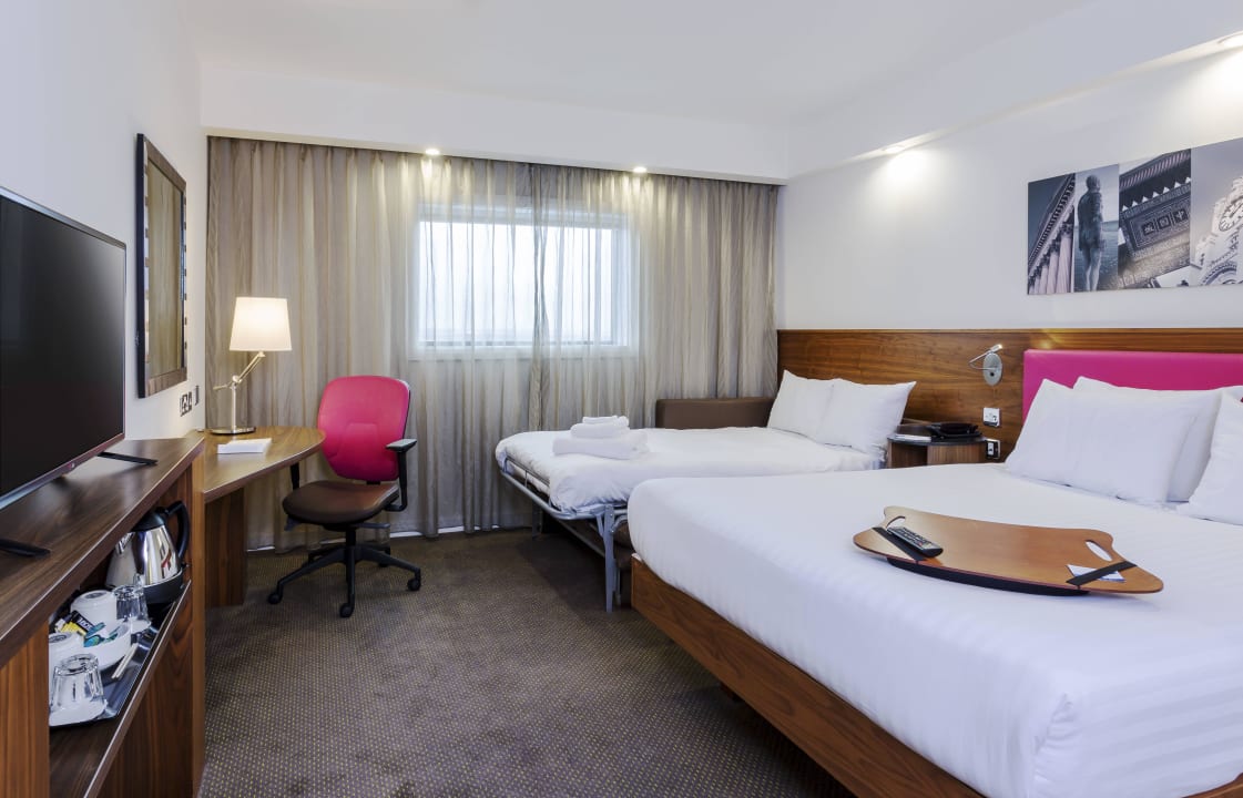 Queen Guest Room Hampton by Hilton Liverpool/John Lennon Airport