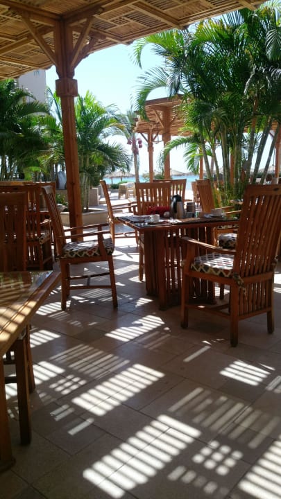 Frühstücksbreich draußen The Breakers Diving & Surfing Lodge