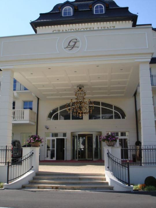 Hoteleingang Grandhotel Lienz