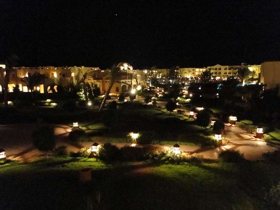 Widok z pokoju w nocy Regency Plaza Aqua Park & Spa