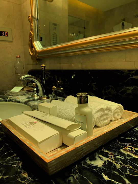 Zimmer The Leela Palace New Delhi