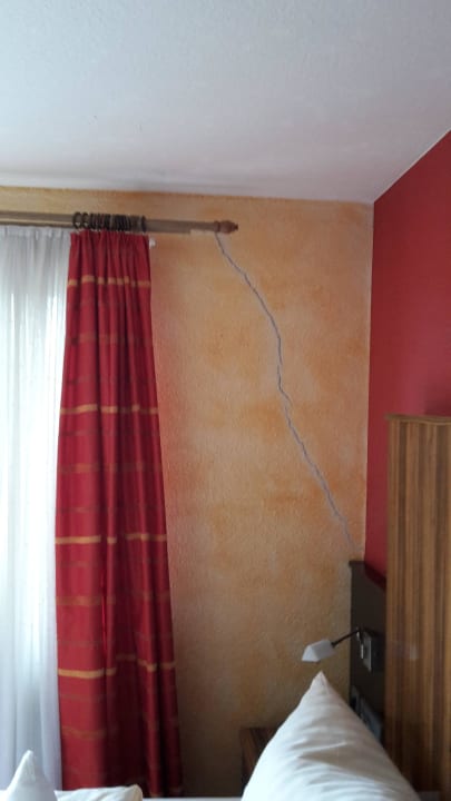 Riss in der Außenwand Hotel Nordstern
