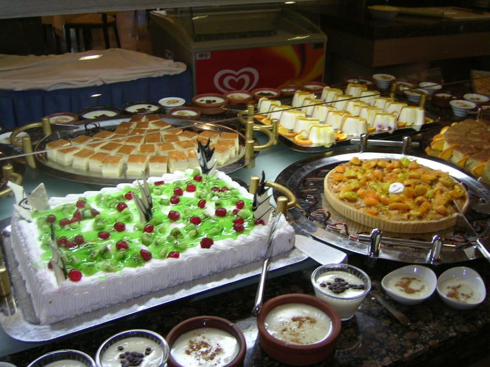 Teil des Nachtischbuffets Alba Queen Hotel