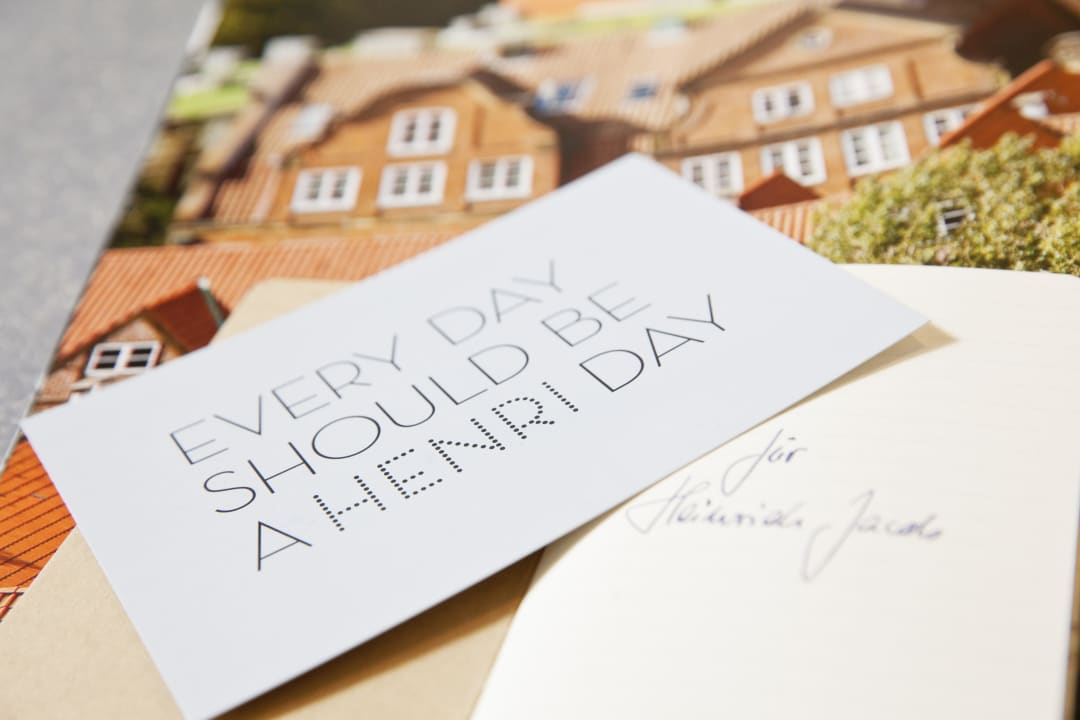 HENRIS Postkarte Henri Hotel Hamburg Downtown