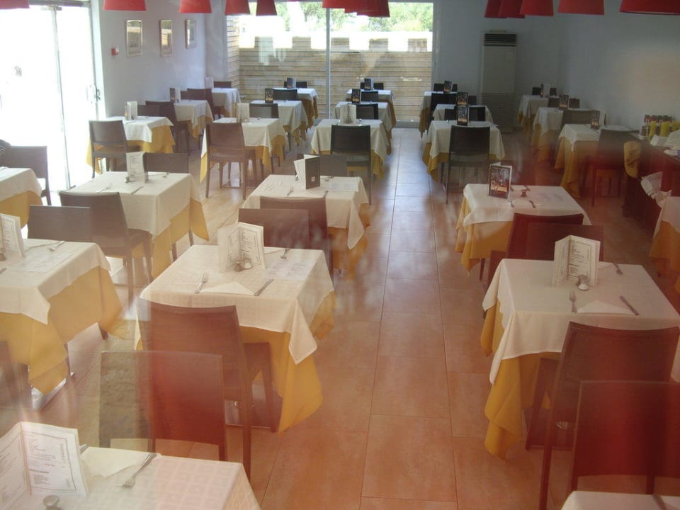 kleiner Speisesaal Gavimar Ariel Chico Club & Resort