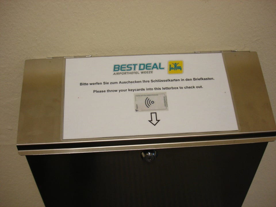 Box zum Einwerfen der Schlüssel beim Check-out Best Deal Airporthotel Weeze