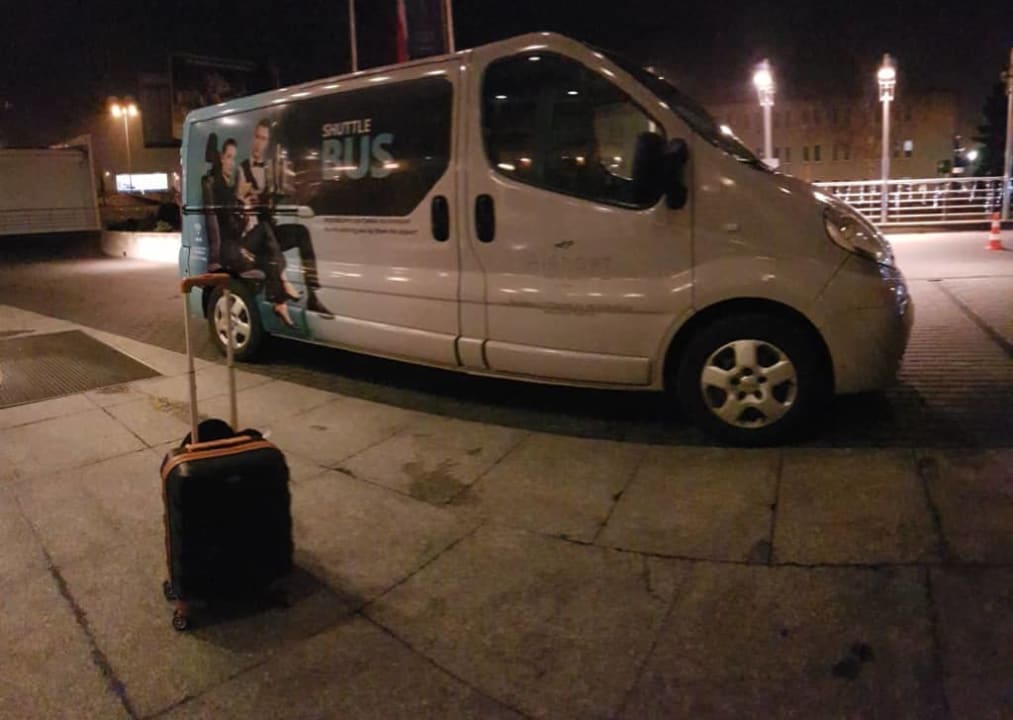 Bezpłatny shuttlebus Airport Hotel Okecie