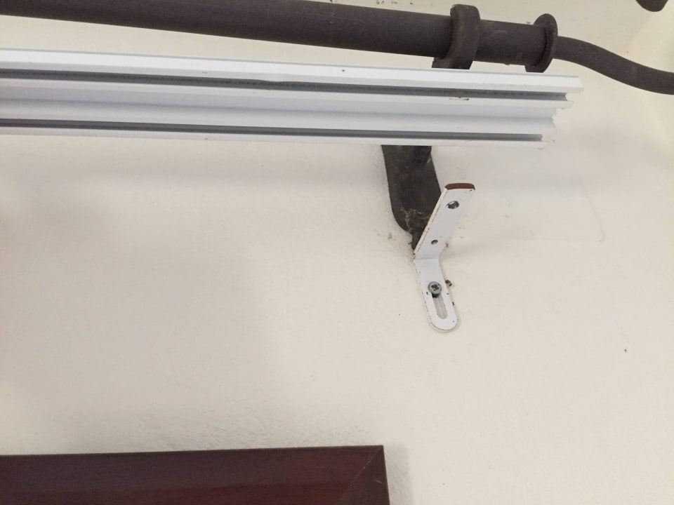 Kaputte Vorhangstange Almyros Villas Resort