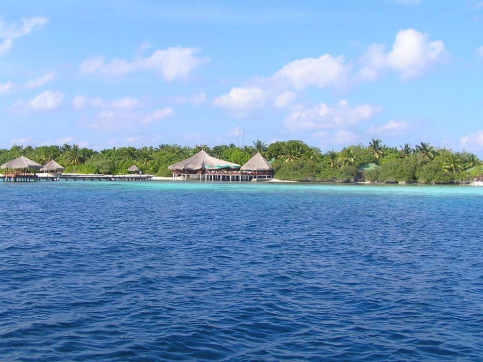 Außenansicht mit Blick aufs Restaurant Eri Maldives