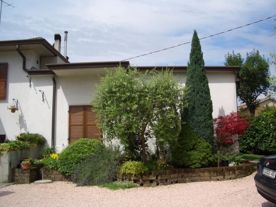 Haus von vorne Residenza Ai 4 Olivi B&B