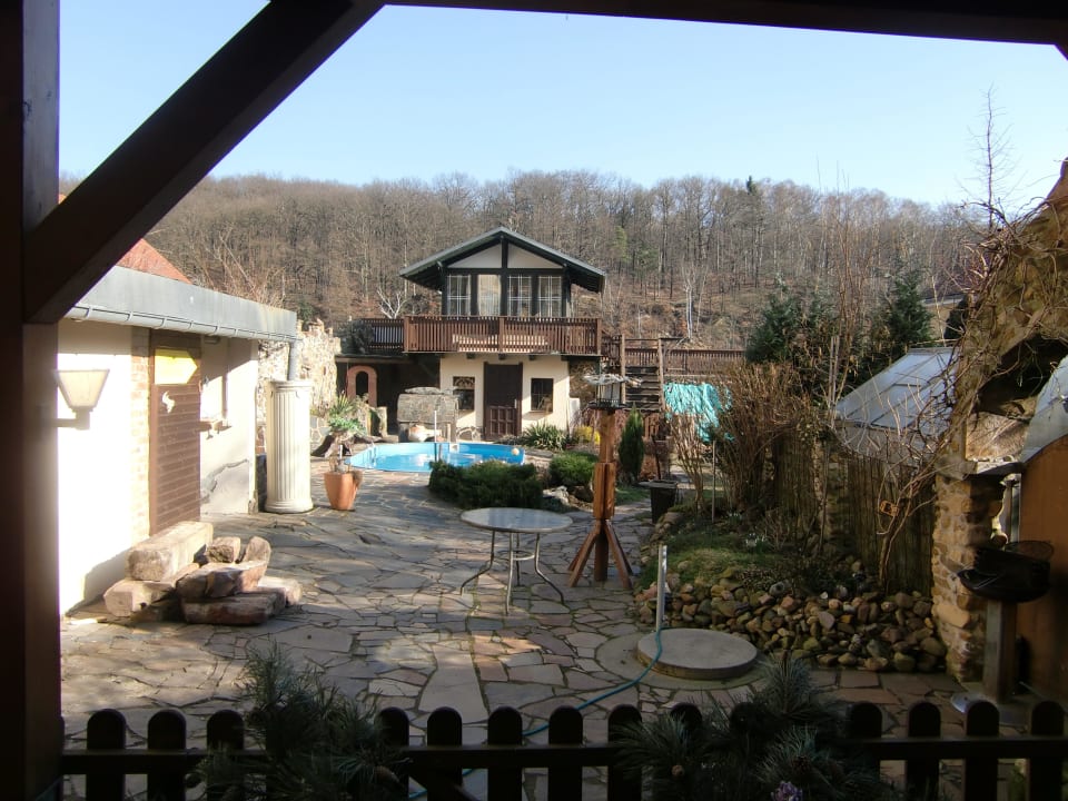 Garten und Mauerhäuschen Spa-Wellness-Lounge Feriensuite Bali-Lounge