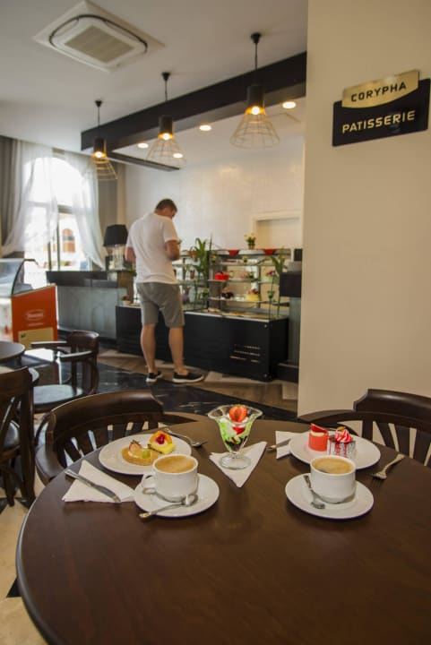 Patisserie Palm World Side Resort & Spa