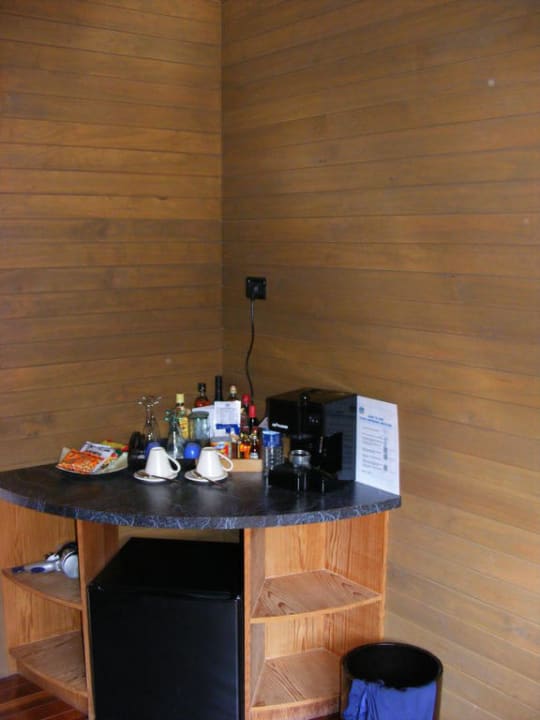 Minibar in der Jacuzzi-Water-Villla Meeru Maldives Resort Island