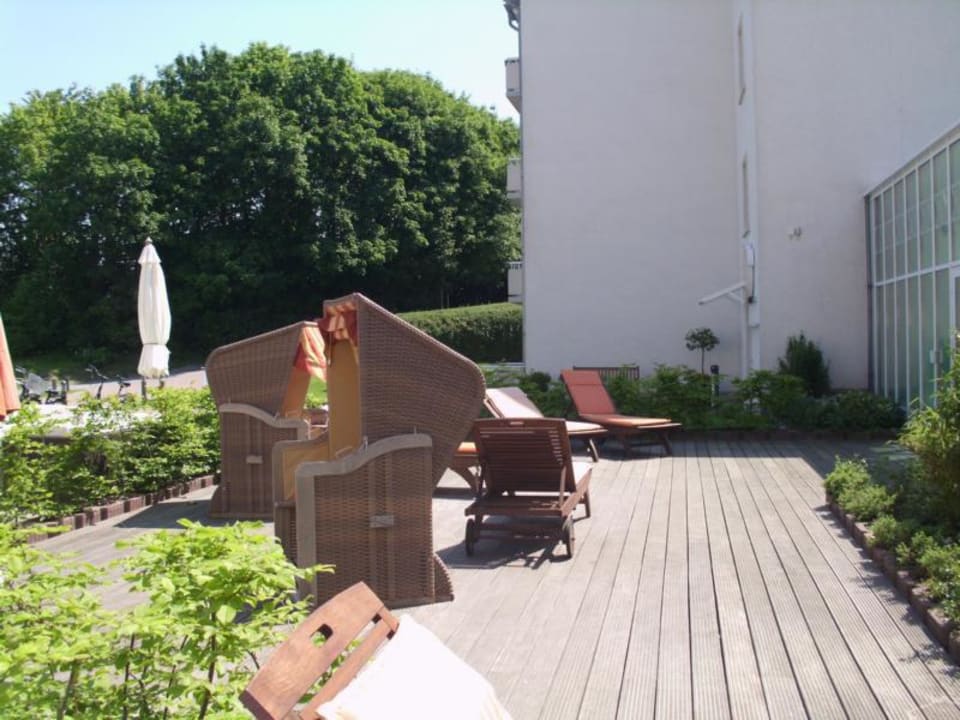 Ruhezone außerhalb Hotel Bernstein Rügen