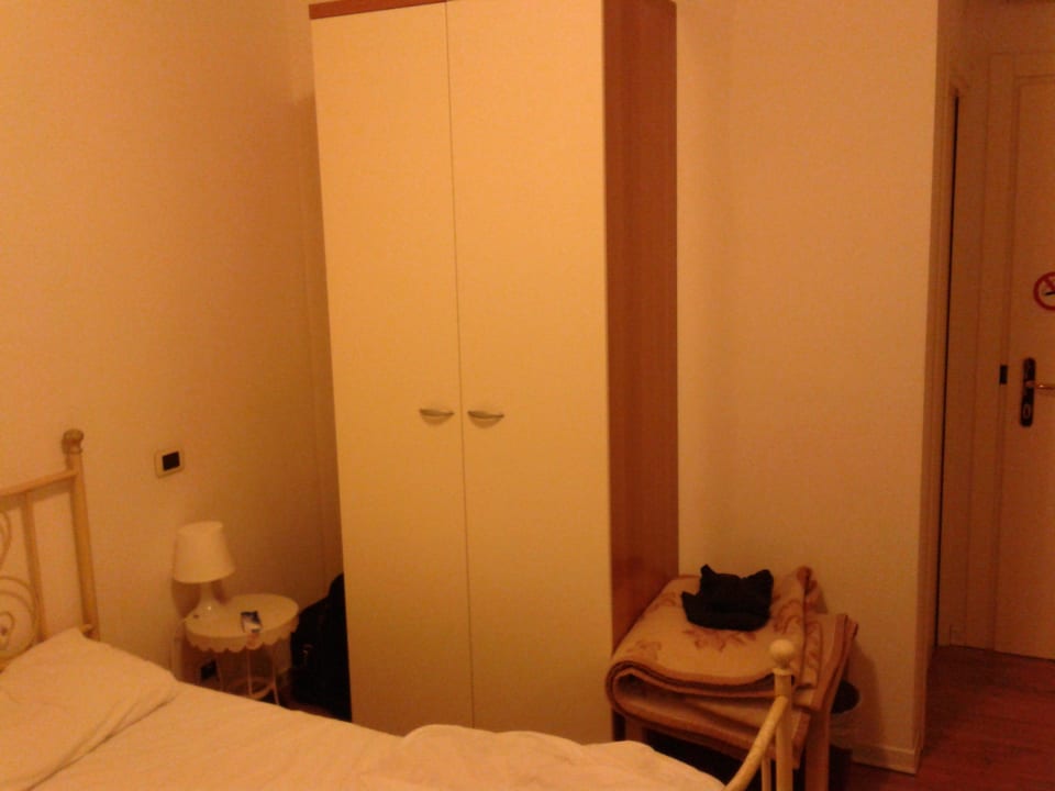 Kleiderschrank Hotel Antigo Trovatore