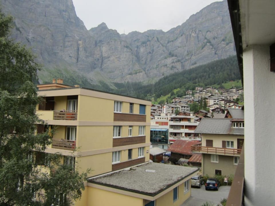 Balkonaussicht - zum Gemmipass Hotel dala