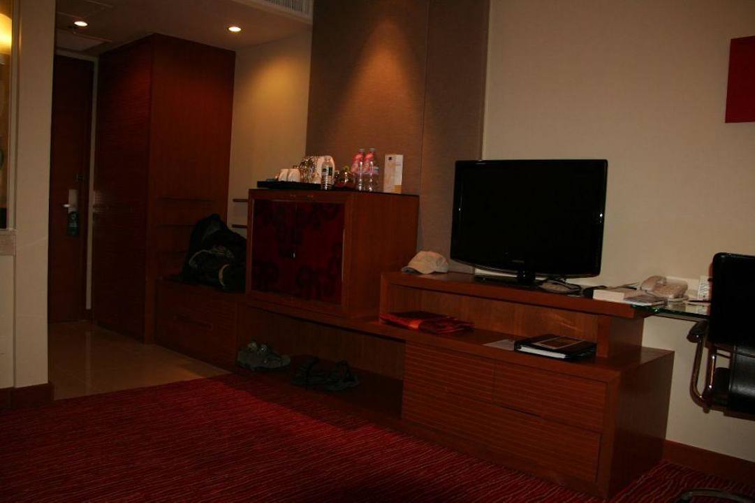 Schrank - MinBar - FlatScreen Hotel Courtyard By Marriott Bangkok