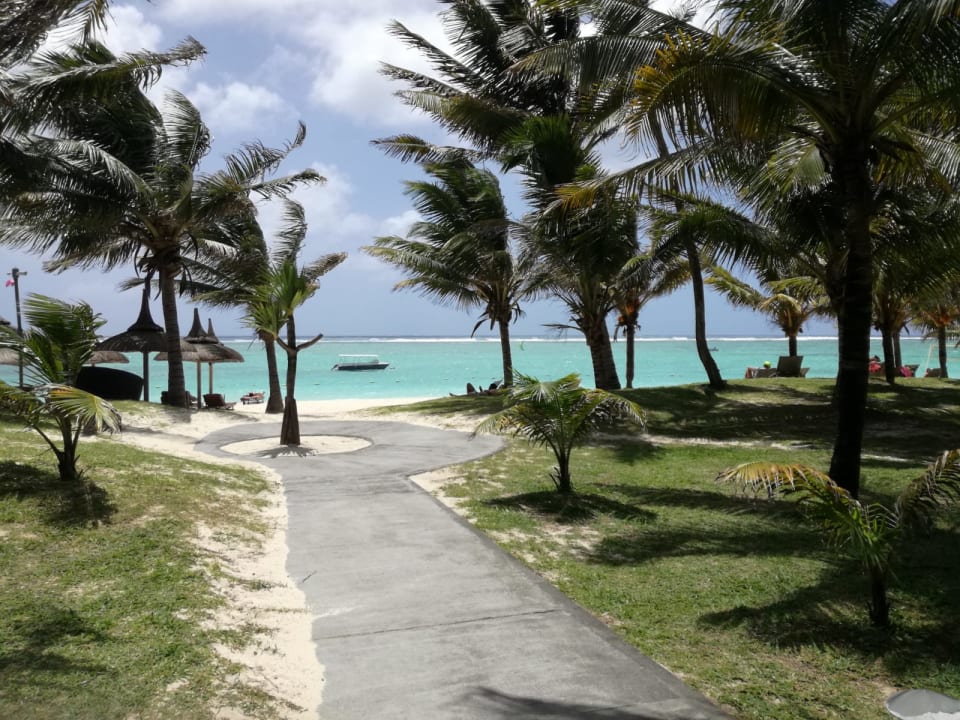 Gartenanlage Crystals Beach Resort Belle Mare, a member of Radisson Individuals