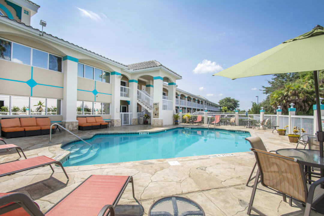 Pool Quality Inn Maingate West