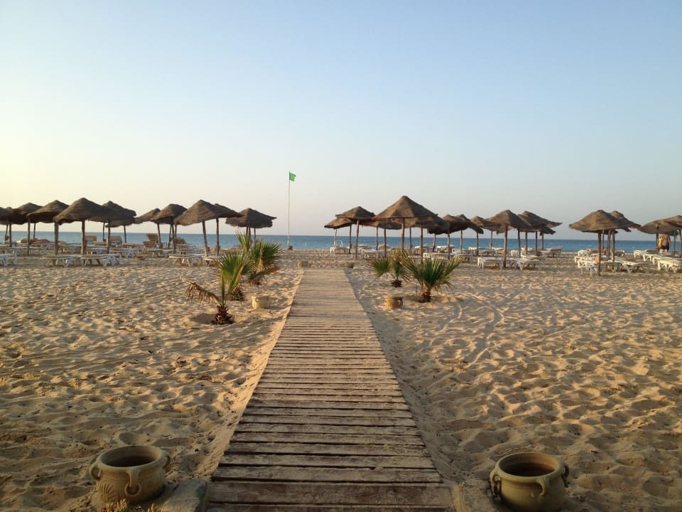 Weg zum Sandstrand Steigenberger Marhaba Thalasso Hammamet