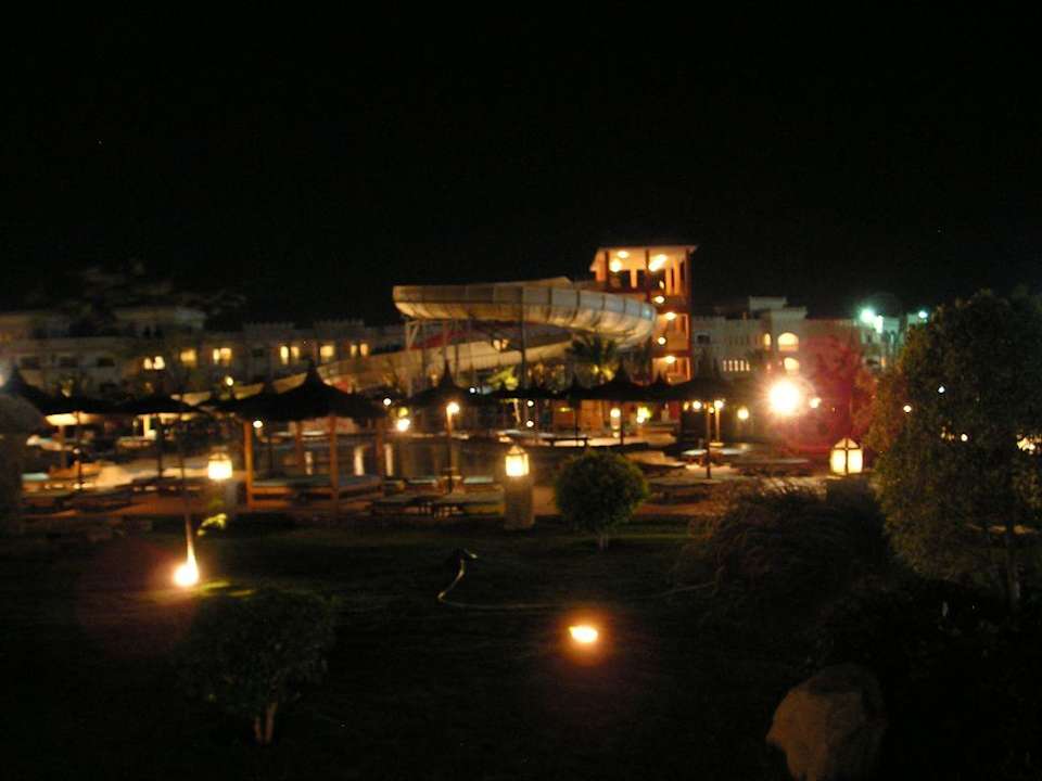 Franzosenpool bei Nacht Beach Albatros Resort