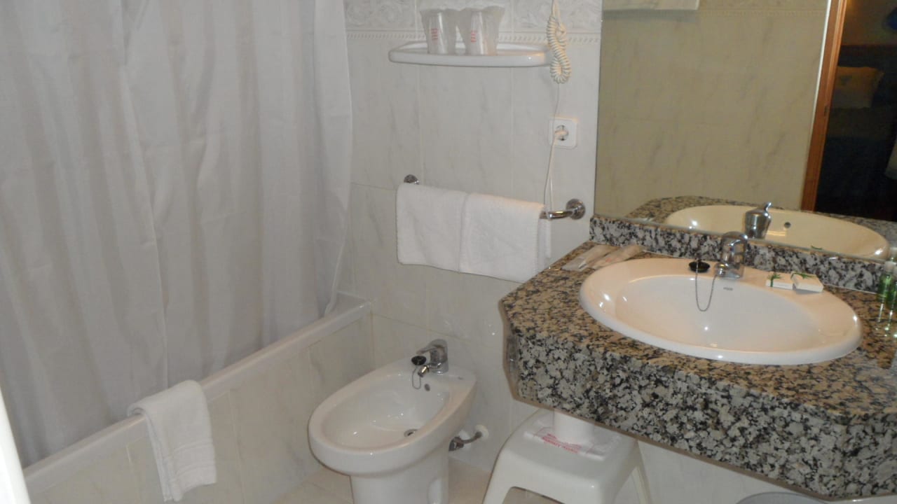 Badezimmer - Waschbecken Hotel Osiris