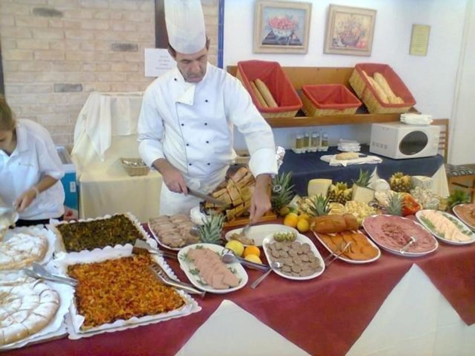 Serrano wird frisch geschnitten Hotel Edén Palma Playa - Adults Only