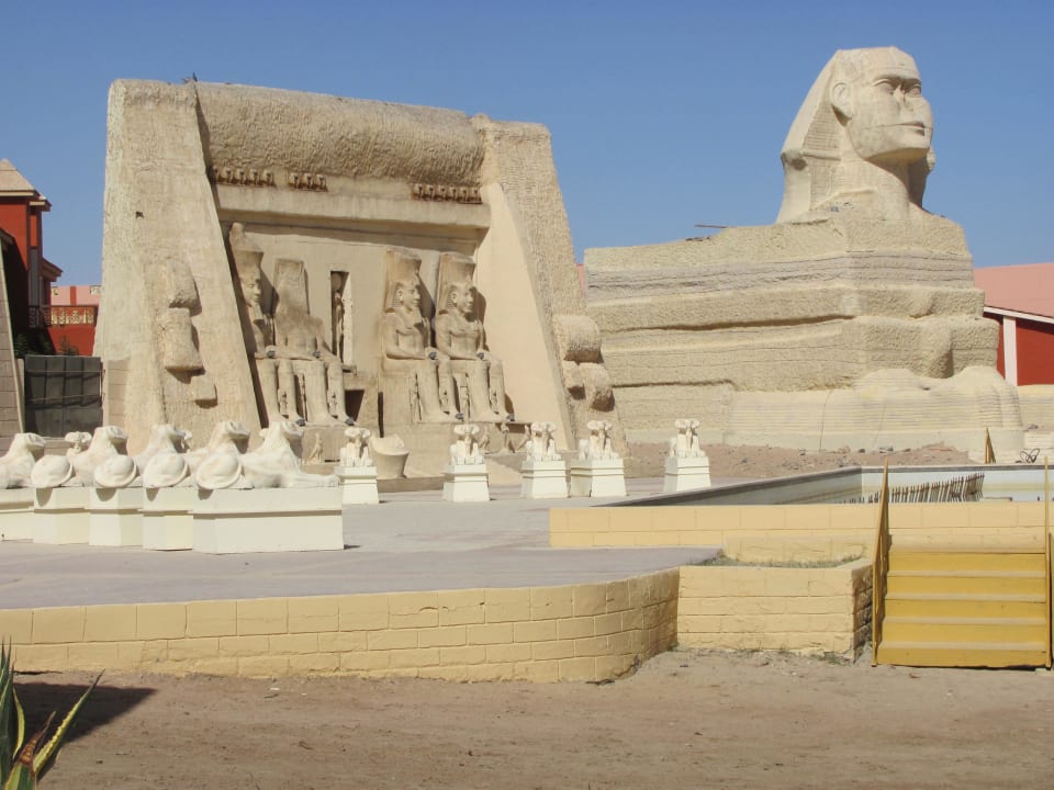 Bühne, tolle Kulisse Pickalbatros Alf Leila Wa Leila Resort - Neverland Hurghada