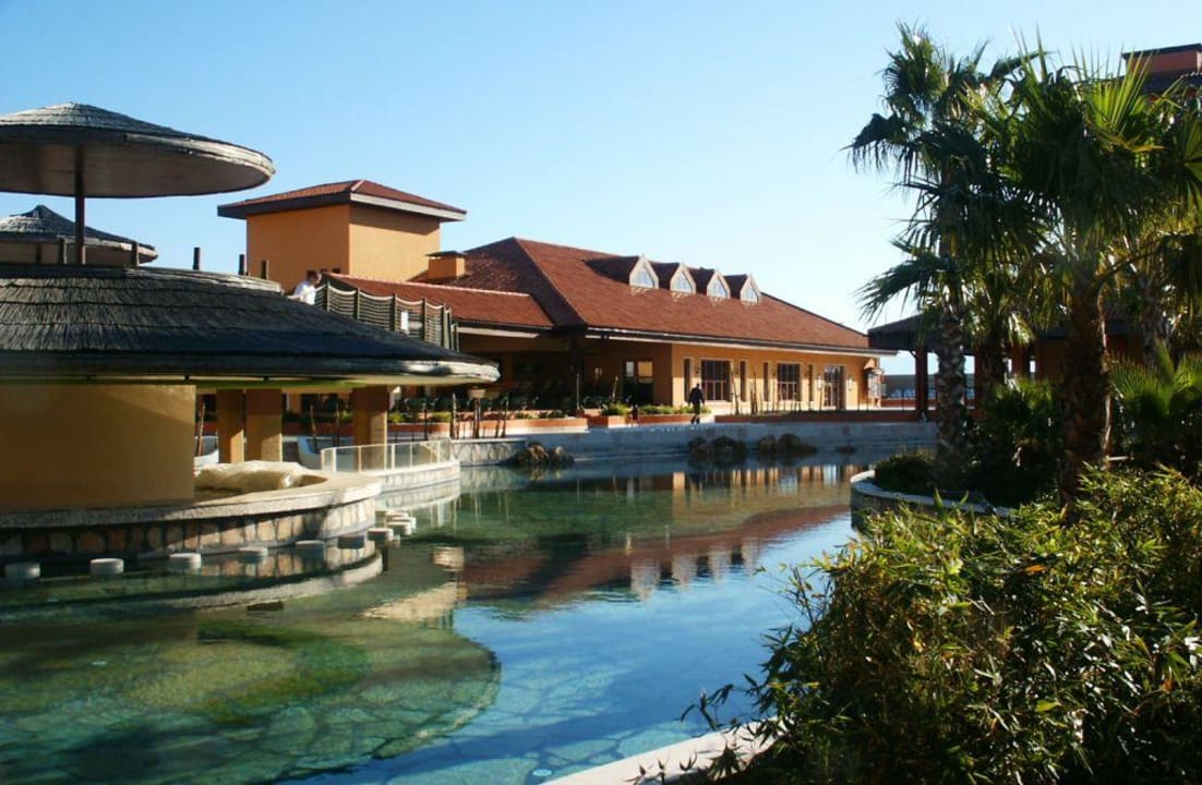 Großer Pool mit Poolbar Club Grand Aqua