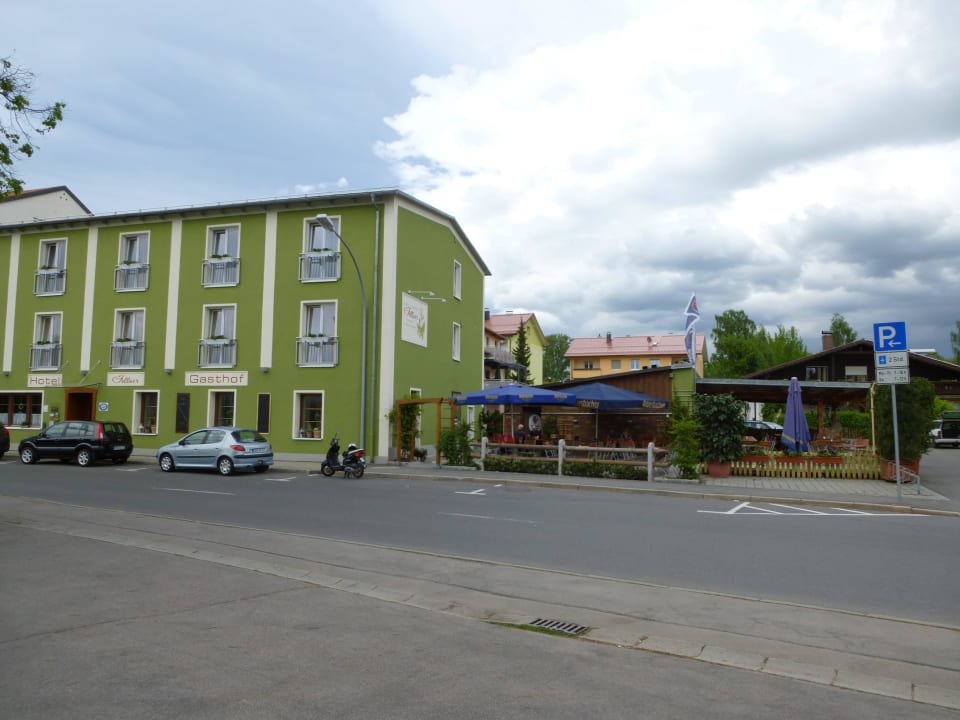 Blick auf Hotel und Biergarten Hotel-Gasthof-Fellner