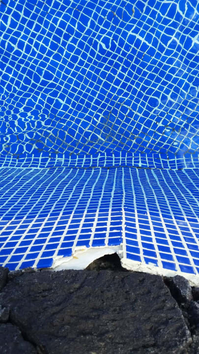 Im Pool gehen sogar schon ganze Wände ab Barceló Fuerteventura Castillo
