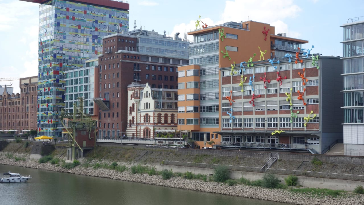 Blick von der anderen Seite INNSiDE by Meliá Düsseldorf Hafen