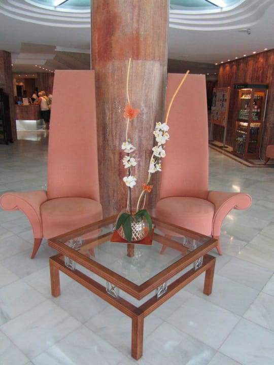 Blick in die Hotelhalle Hotel Serrano Palace