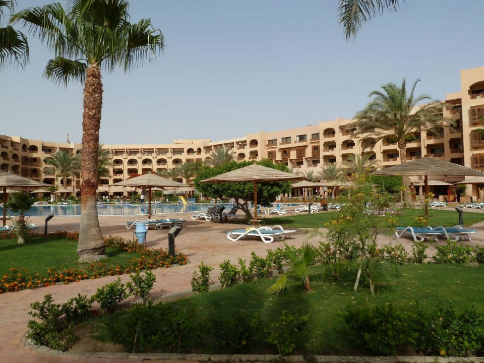 Blick Richtung Pool/Hotelinnenhof Continental Hotel Hurghada