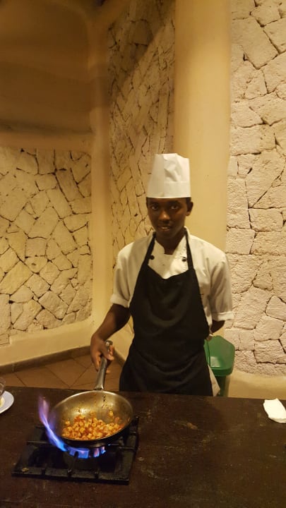 Mitarbeiter der Pastabar Hotel Southern Palms Beach Resort