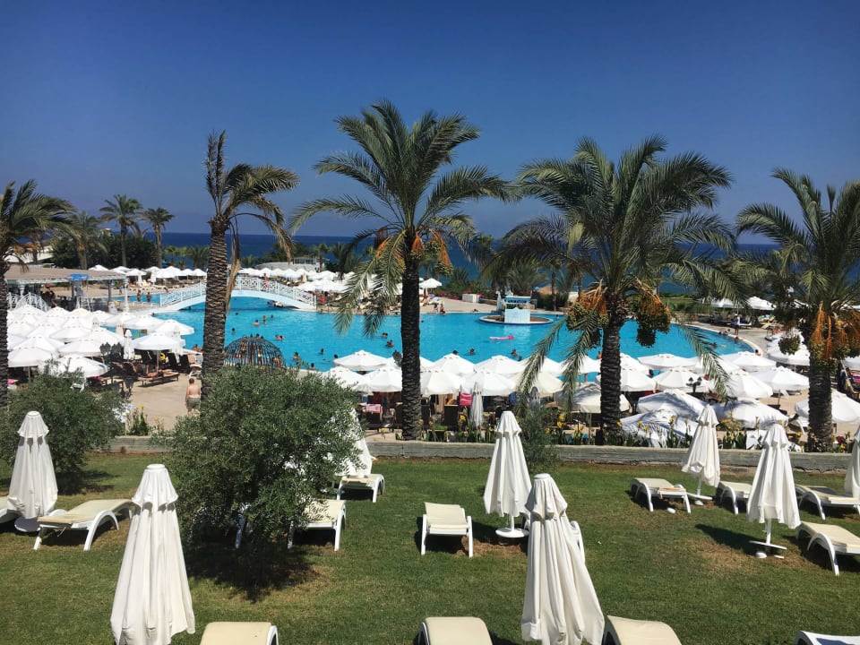 Blick auf den Pool Acapulco Beach Club & Resort