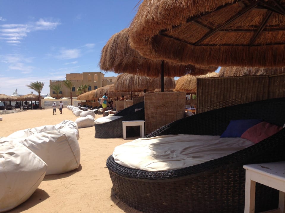 Strand Captain's Inn Hotel